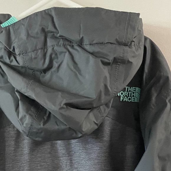 The North Face DryVent Girls Jacket - Picture 6 of 10